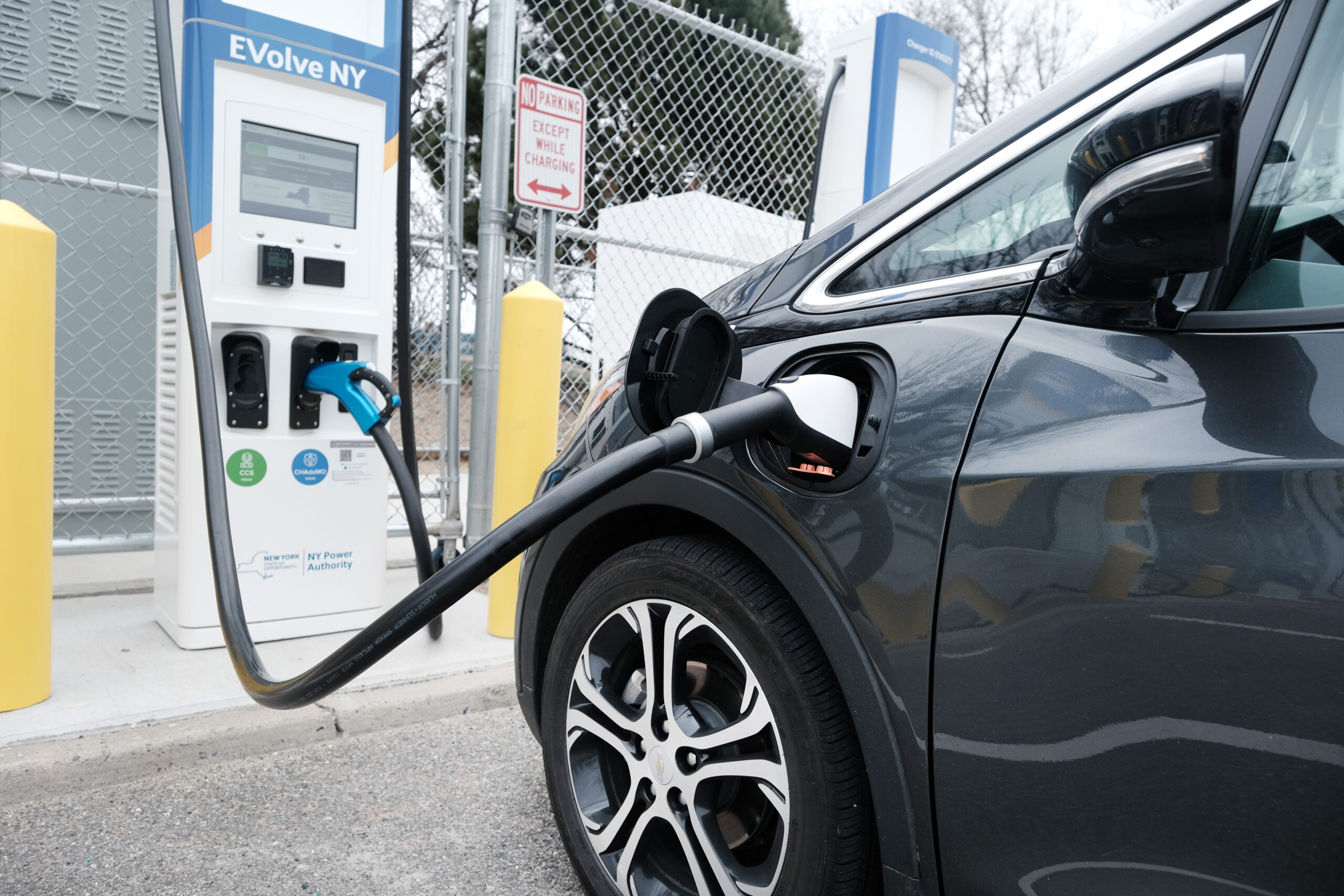 State Legislatures Tackle Electric Vehicle Charging Network Expansion