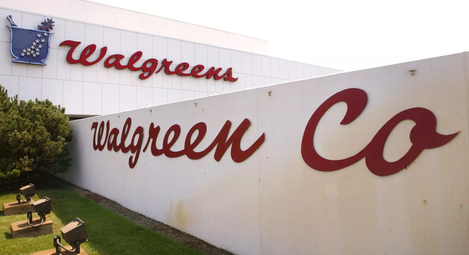 Walgreens CEO Wentworth Sells More Distributor Stakes