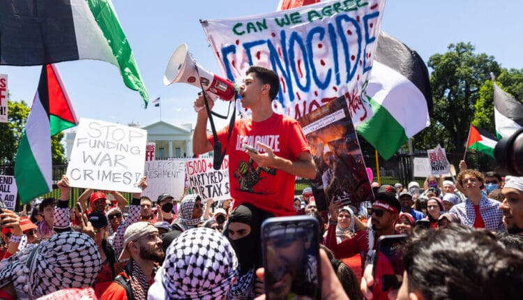 Protest Against Gaza War Draws Thousands to the White House
