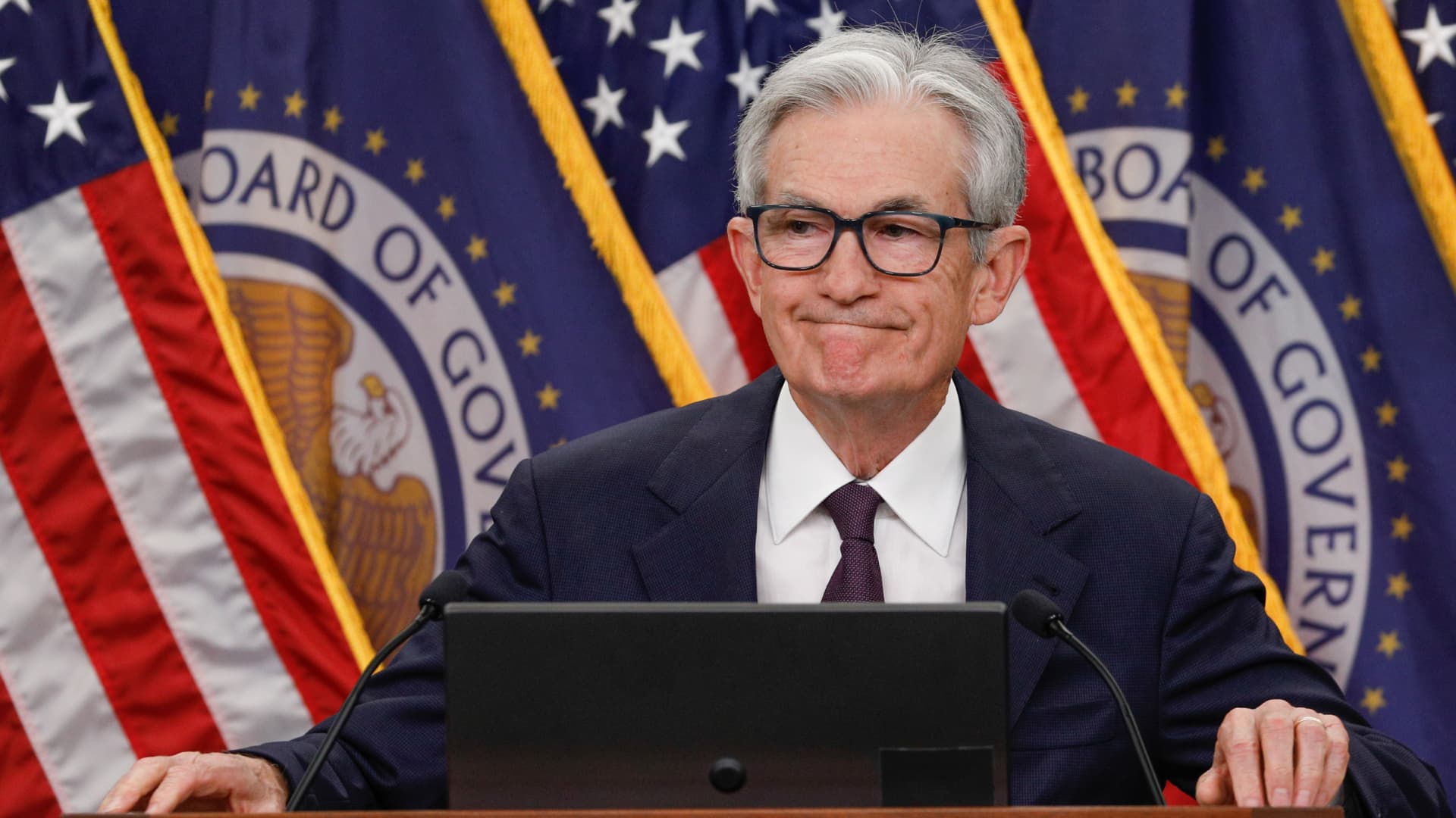 Jerome Powell Faces Pressure to Lower Interest Rates Amid Congressional Testimony