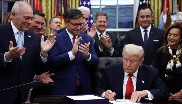 Shutdown latest; federal workers return, back pay to come soon