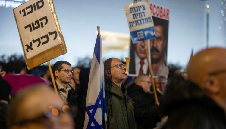 Israelis Protest Nationwide Against Government Amid Qatargate Revelations Tied to Netanyahu's Office