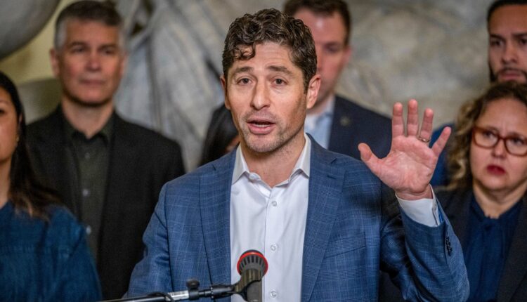 Minneapolis mayor says there's a 'deep mistrust' of federal investigation into ICE shooting