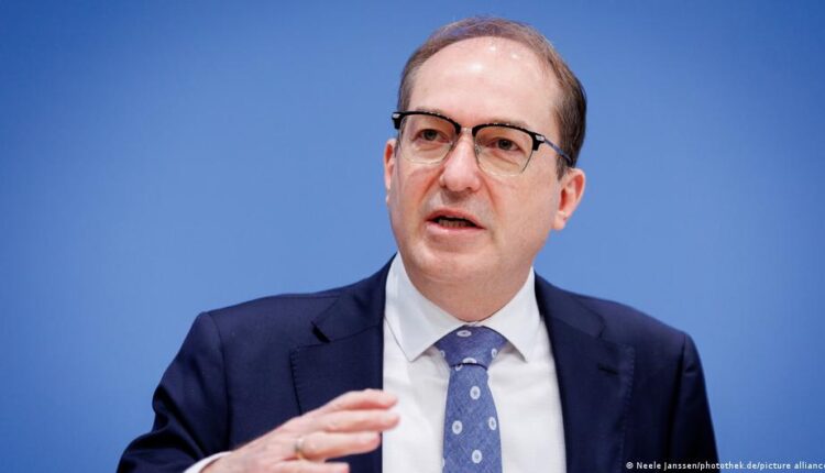 Cuts planned for asylum counseling — reports