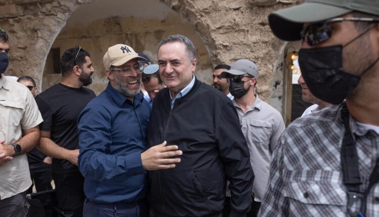 How Netanyahu's Laughing-stock Defense Minister Keeps the Political Base Happy