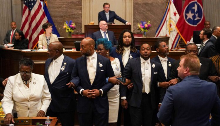 WATCH: Tennessee Democrats lock arms in protest as GOP lawmakers approve new congressional map