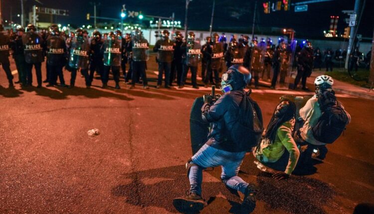 News Wrap: More people arrested for breaking curfew at New Jersey ICE detention facility